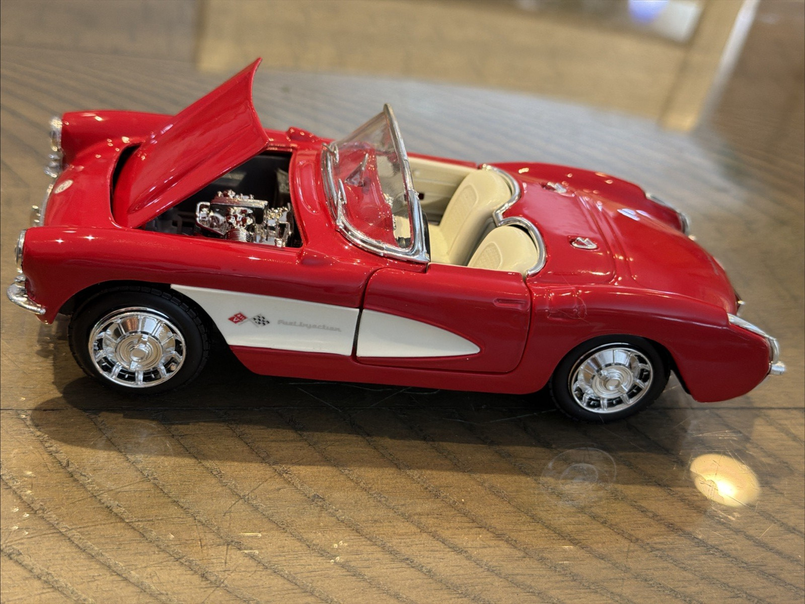 Maisto 1957 Chevrolet Corvette convertible red 1:24 Diecast