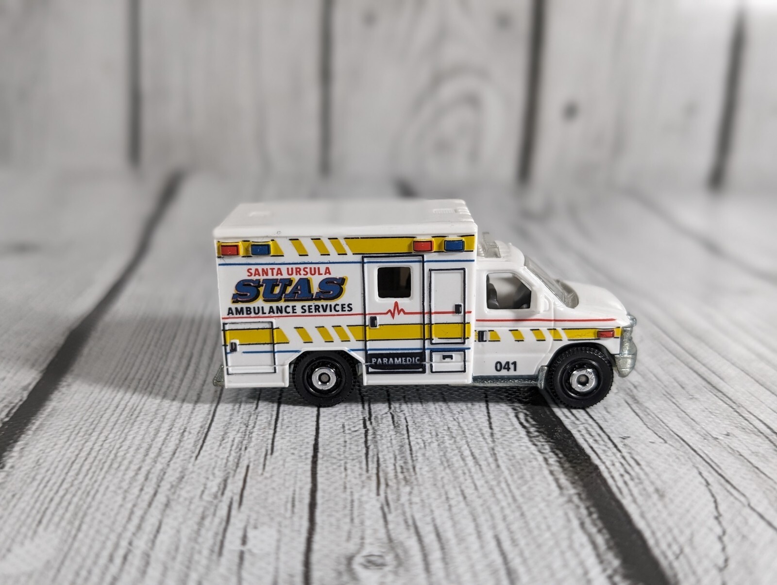 Matchbox Ford E-350 E350 Ambulance Santa Ursula SUAS 2009 MB944 EMS car diecast
