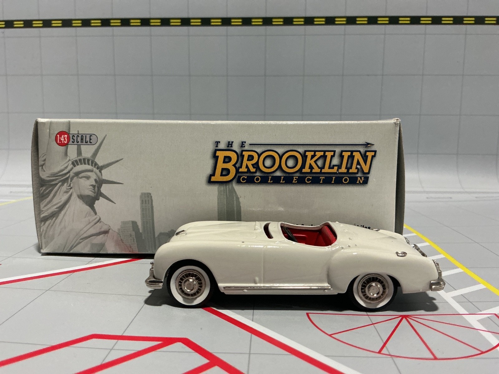 1:43 BROOKLIN MODELS BRK 125 1953 NASH HEALEY ROADSTER WHITE *MISSING WINDSHIELD