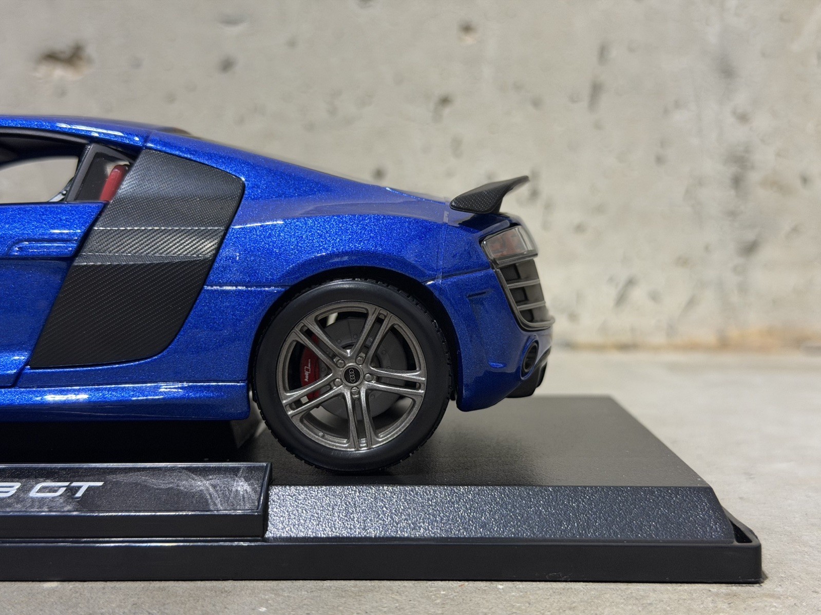 Audi R8 GT 1:18 Maisto Special Edition Diecast Model – Blue