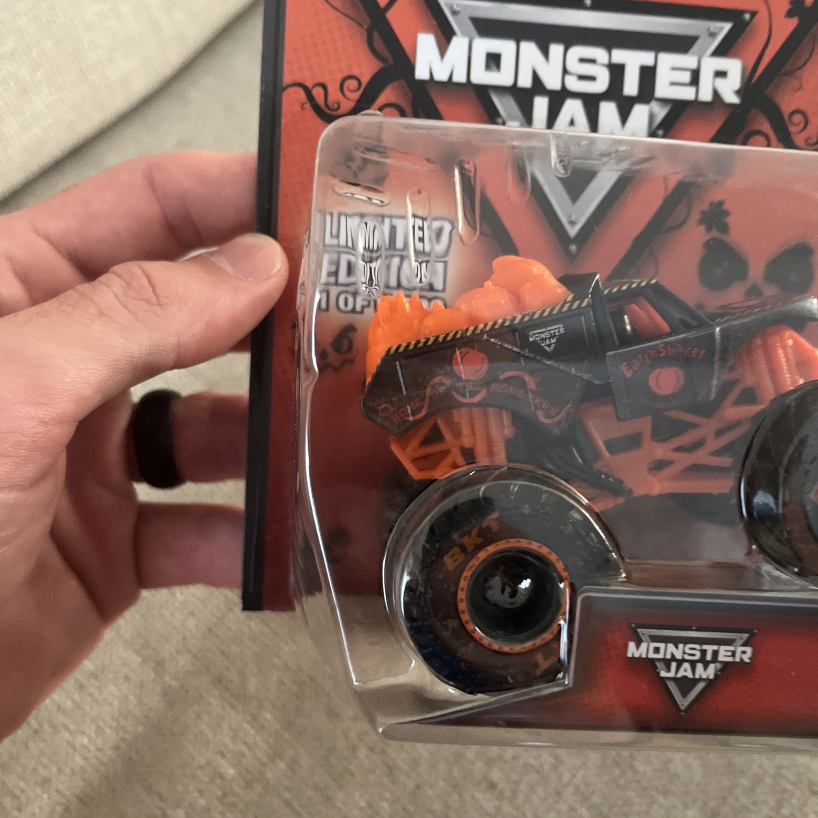 Spin Master Earth Shaker Pumpkin Co. Limited Edition Monster Jam 1:64 Truck