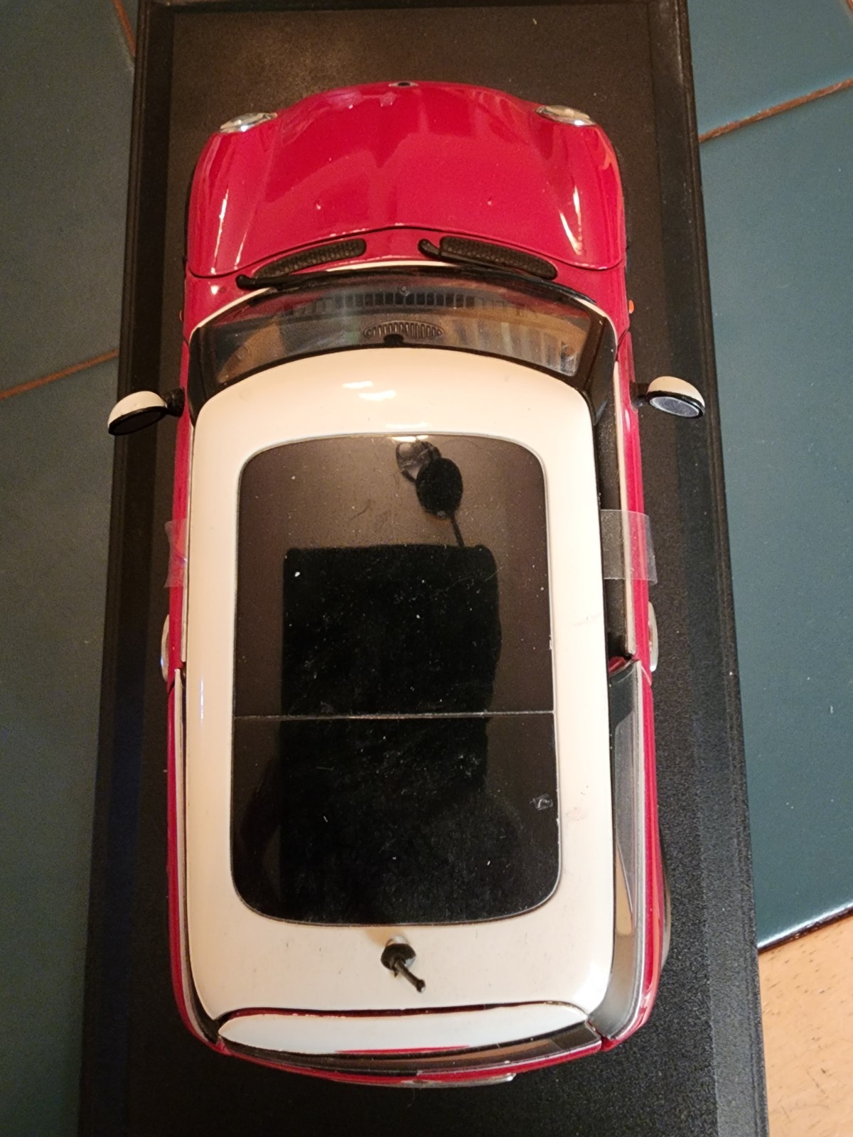 2005 Mini Cooper Red 1:18 Scale Maisto Model With Stand