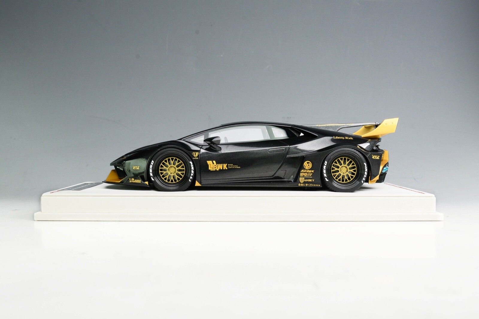 1/18 Ivy Models Lamborghini Huracan GT Liberty walk Black & Gold Leather 66 pcs