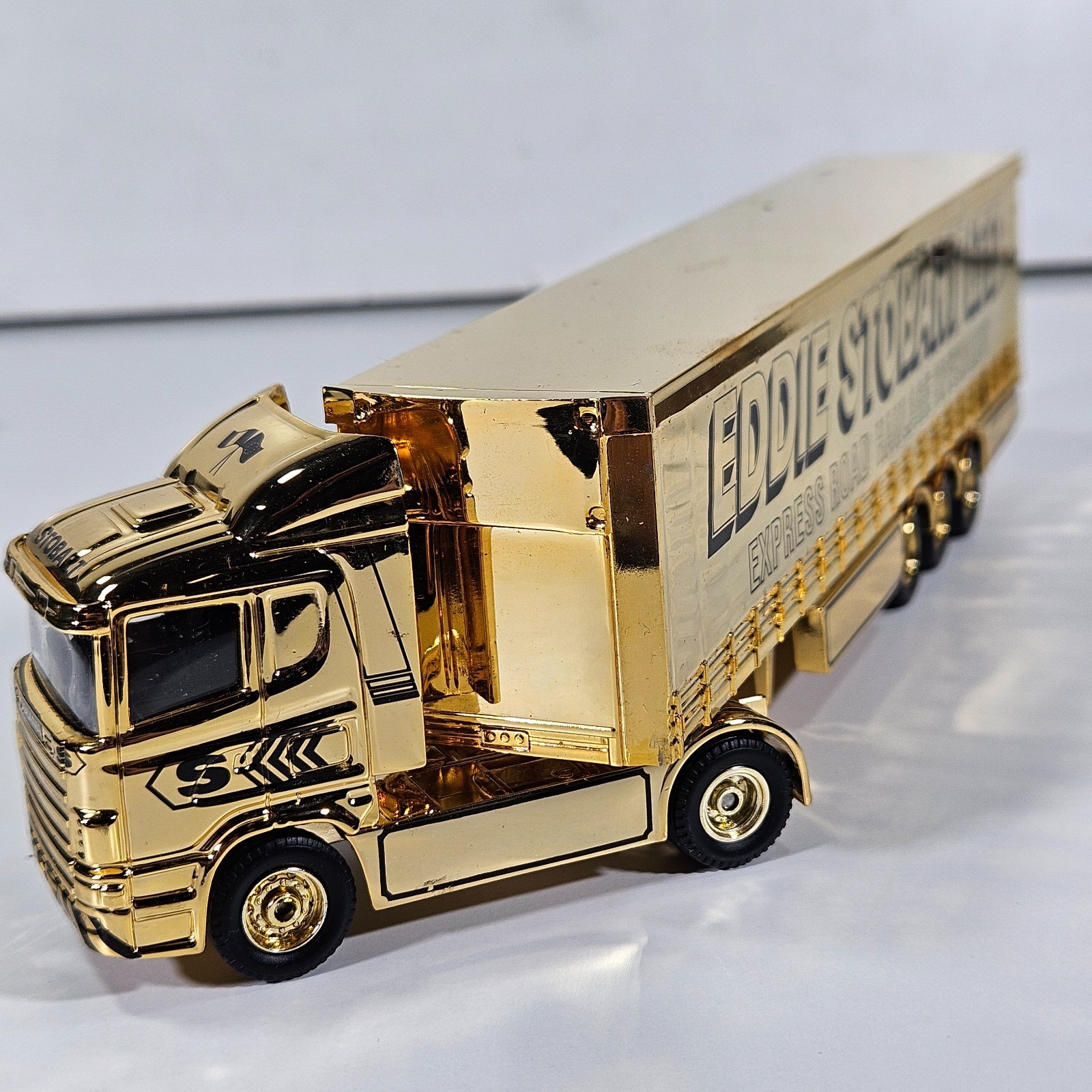 Corgi 1:64 Scale Eddie Stobart Story Gold Plated Scania Truck CC86610 Box Model.