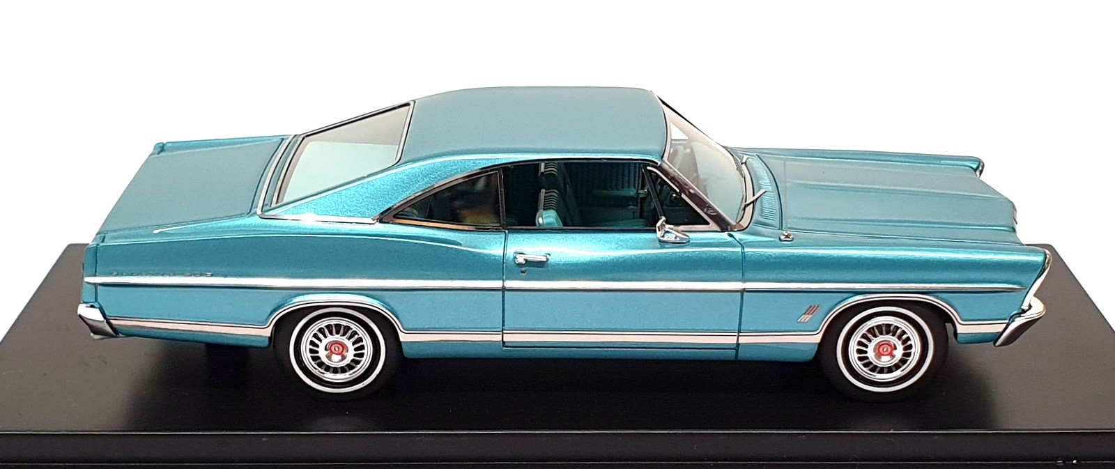 Goldvarg 1/43 Scale GC-079A – 1967 Ford Galaxie – Clearwater Aqua