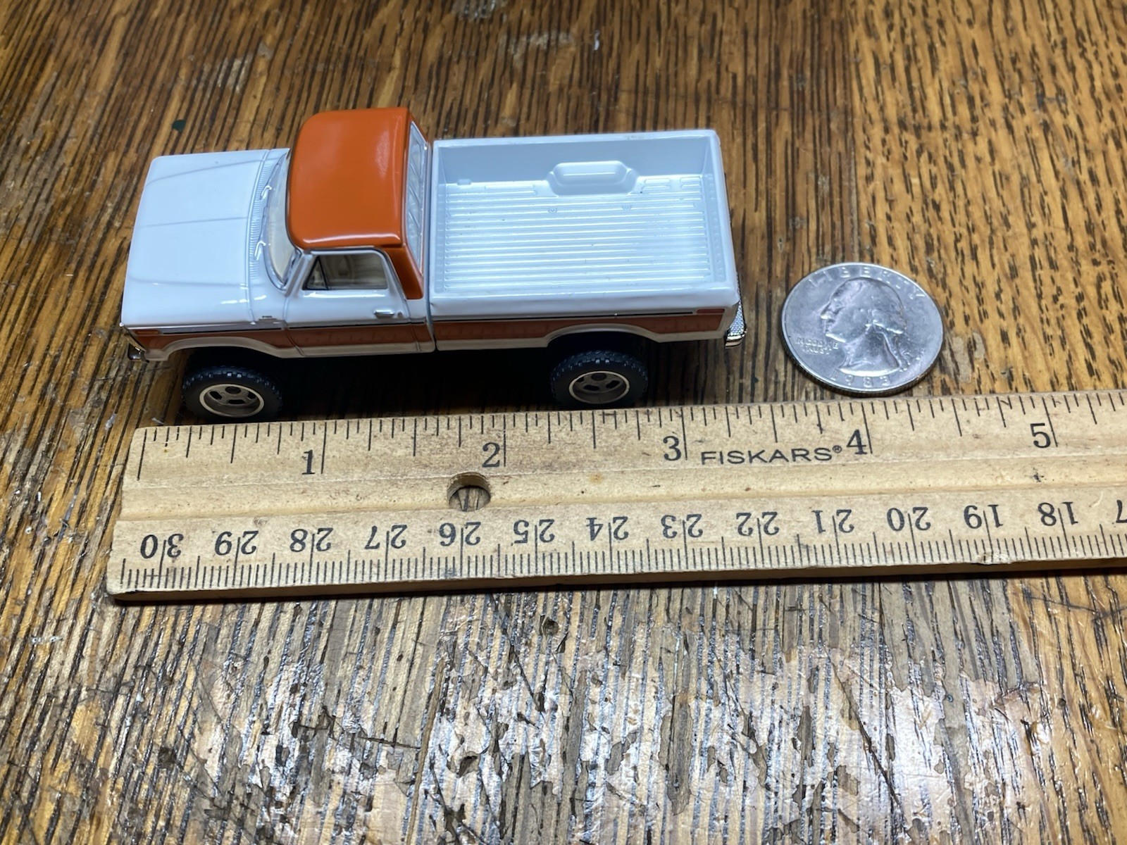 1977 Ford F-150 Ranger Explorer Lifted 4×4 Truck 1/64 Diecast Custom Greenlight