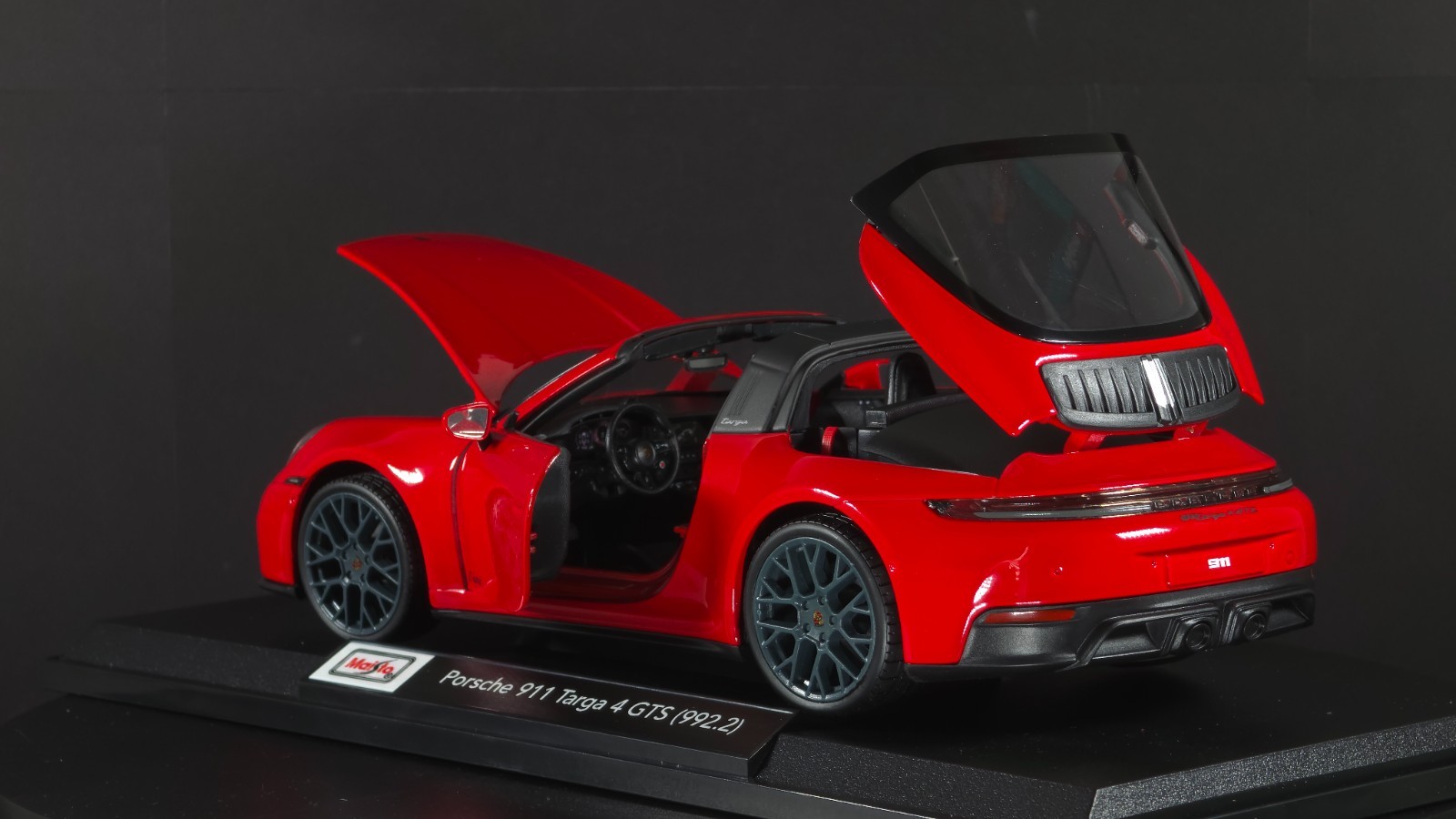 Porsche 911 Targa 4 GTS (992.2) 1:18 Maisto Exclusive Style Special Edition red