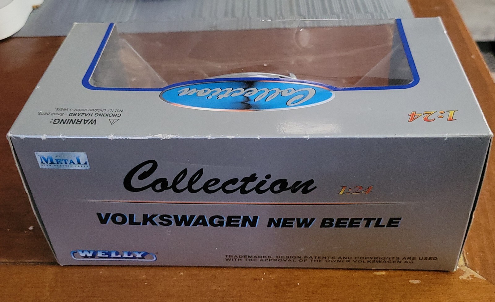 Welly VW New Beetle Die Cast Metal and Plastic Parts 1:24 Esurance Gray