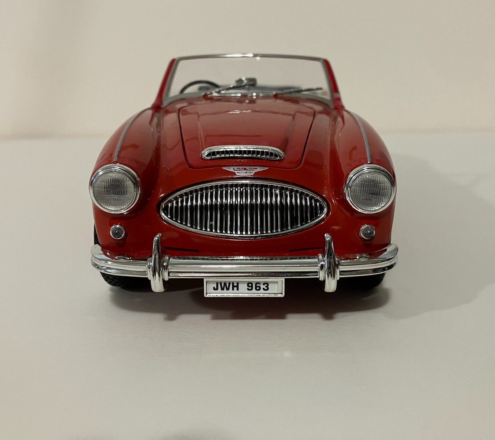 ERTL 1961 Austin Healey 3000 II Tri-Carb European Classics 1:18 Scale Diecast