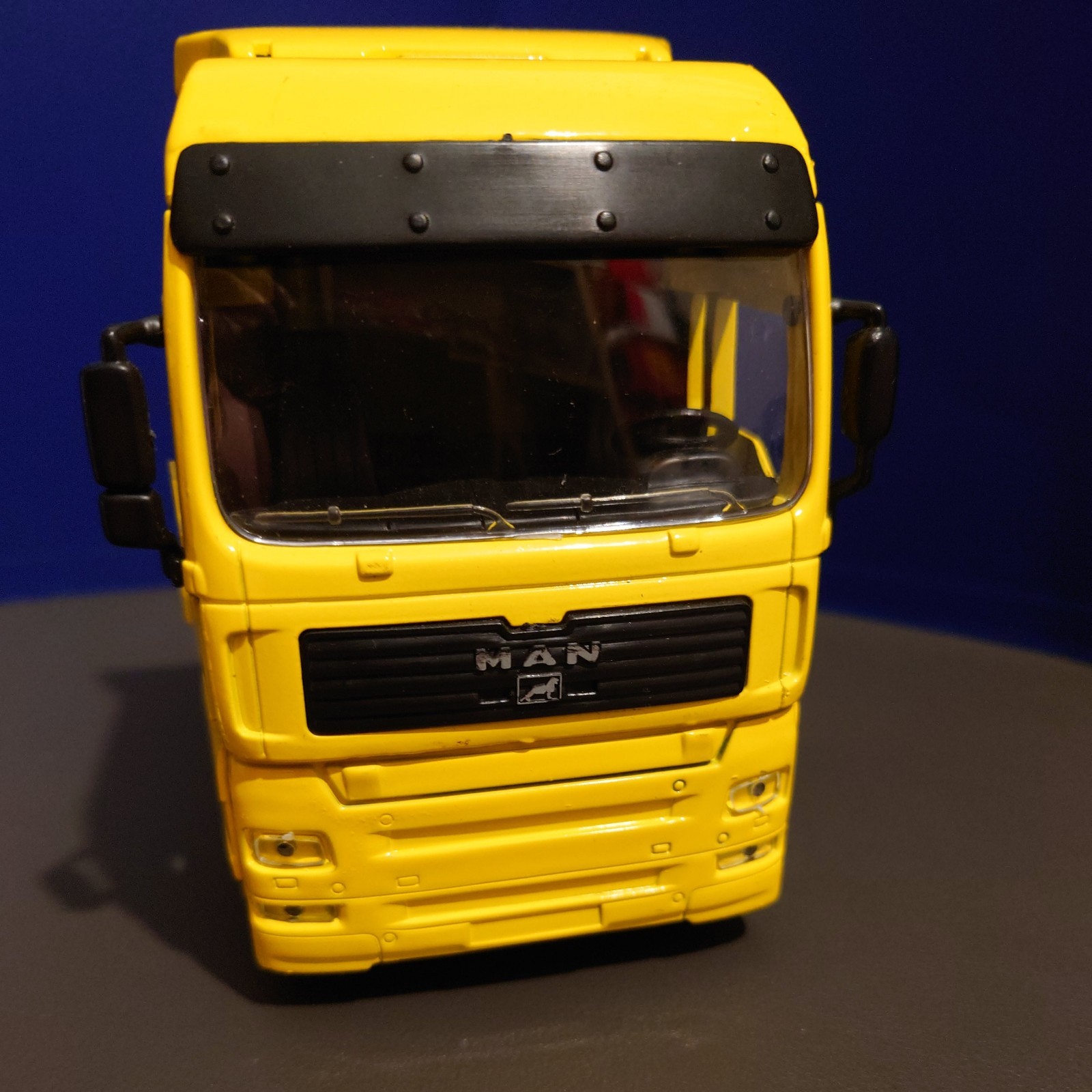 New Ray Man Truck Tractor Unit 1:32 Scale Diecast Model Used