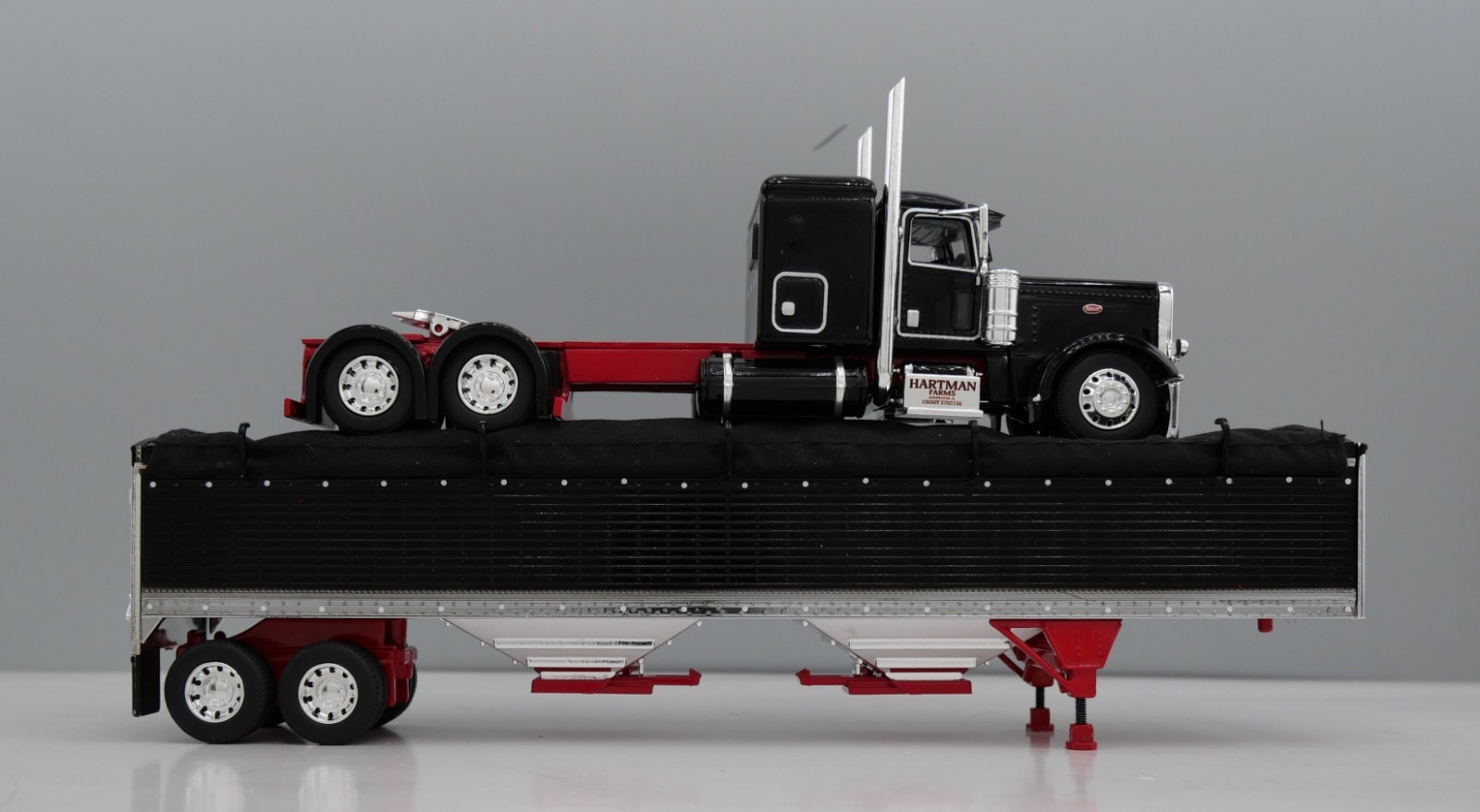 DCP 1/64 American Dream Hartman Peterbilt 389 Wilson Grain 60-2274 Farm Toy