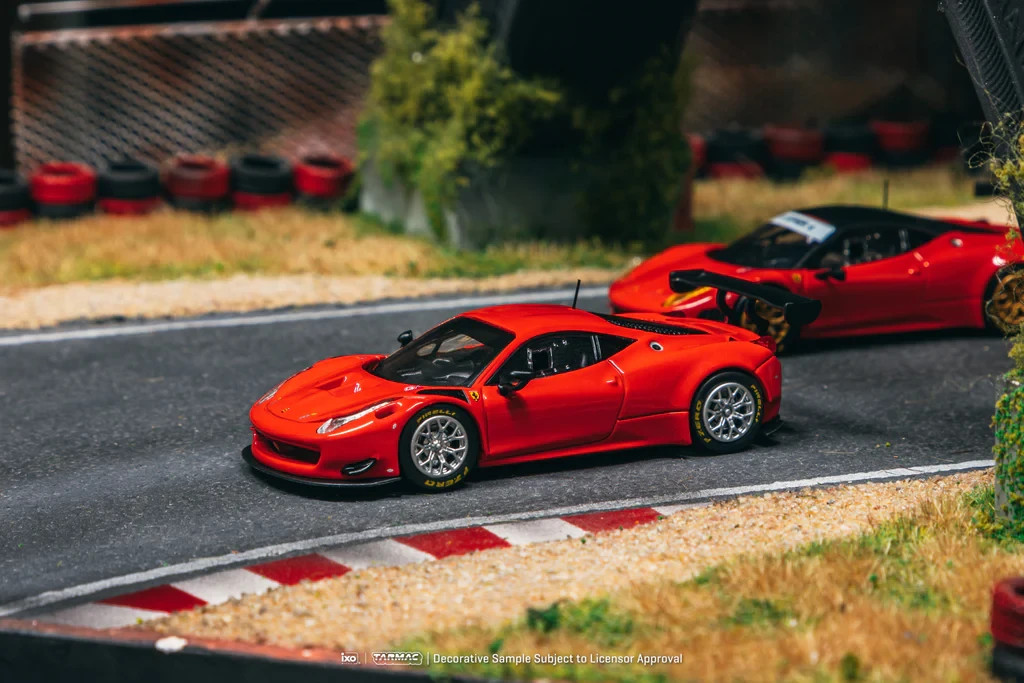 TARMAC WORKS x IXO – RED – FERRARI 458 ITALIA GT3
