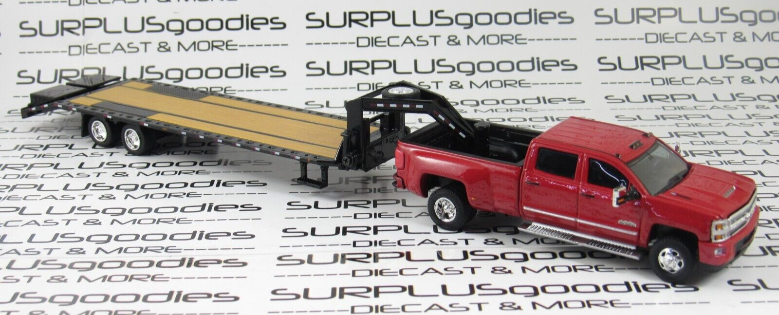 Greenlight 2018 CHEVROLET SILVERADO HD 3500 Dually Pickup w/Gooseneck Trailer