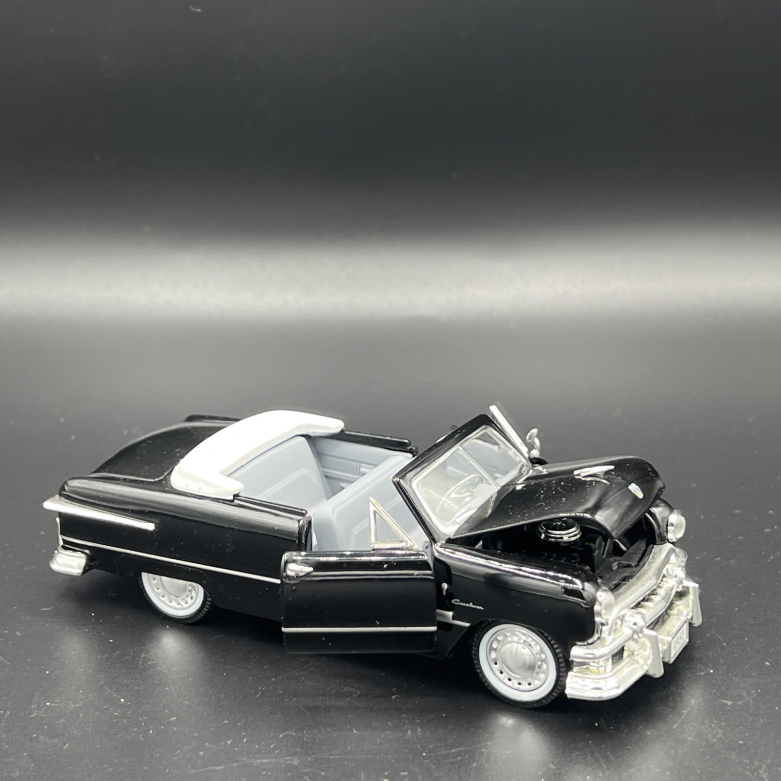 ARKO Toys 1951 Ford Custom Convertible Coupe 1:32 SCALE
