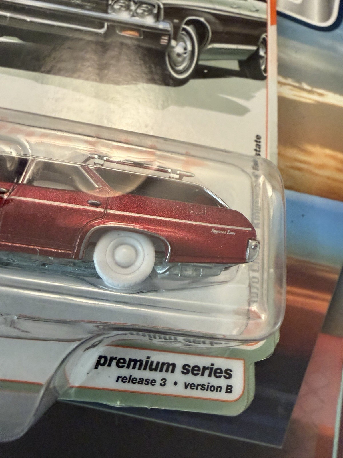 Auto World Muscle Wagons 1970 Chevy Kingswood Estate 1:64 White Lightning Chase
