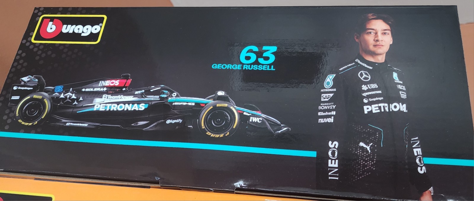 Bburago 1:43 Formula F1 Racing Paddock Set Mercedes
