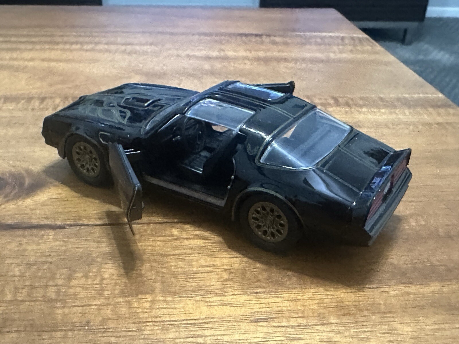 NEW Jada Toys 31061 Smokey & the Bandit 1977 PONTIAC FIREBIRD 1:32 DieCast Car