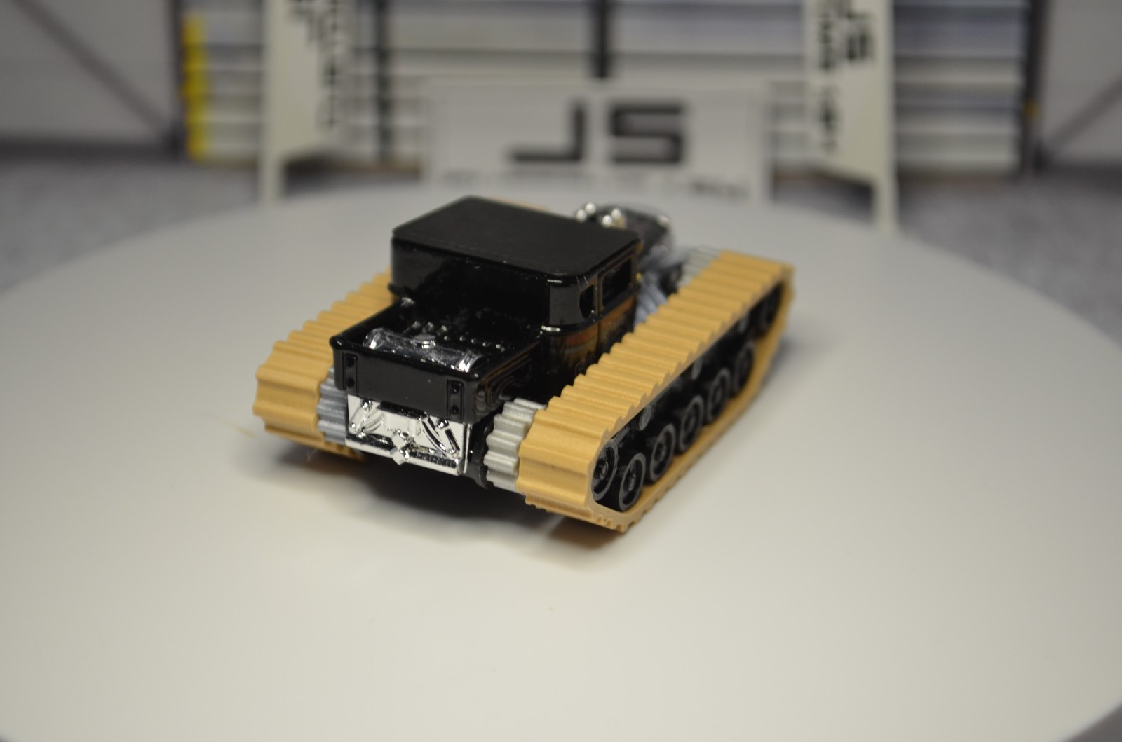 Hot Wheels Bone Shaker Custom on Tracks Black-Tan