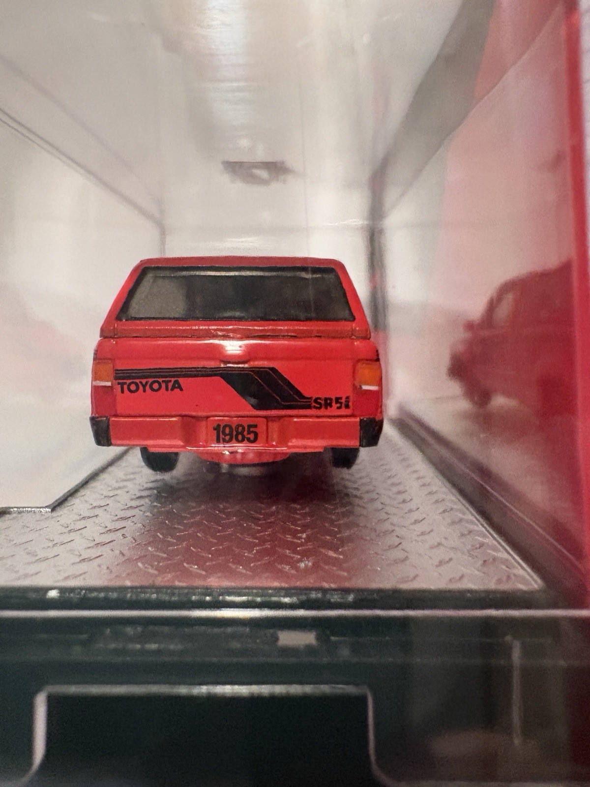 M2 Machines 1985 Toyota Truck HS76 Red Chase w/ Camper Shell 1:64 Diecast