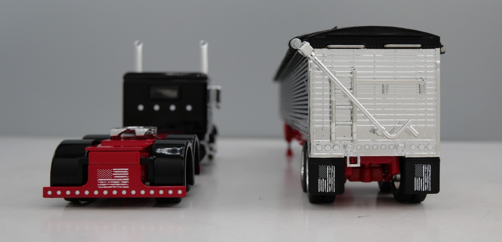 DCP 1/64 American Dream Hartman Peterbilt 389 Wilson Grain 60-2274 Farm Toy