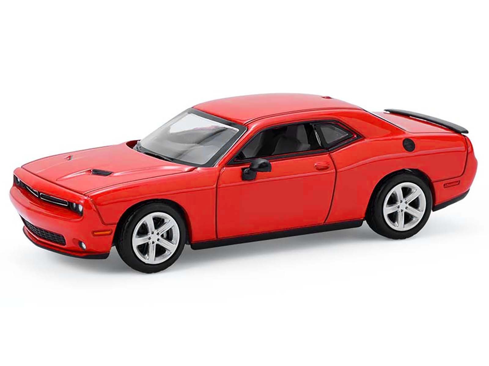 2016 DODGE CHALLENGER RT TORRED 1/64 DIECAST MODEL CAR BY GREENLIGHT 13370 D