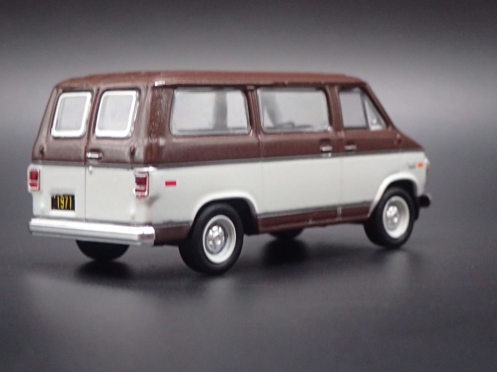 1971 71 CHEVY CHEVROLET VAN BEAUVILLE 10 1:64 SCALE DIORAMA DIECAST MODEL CAR