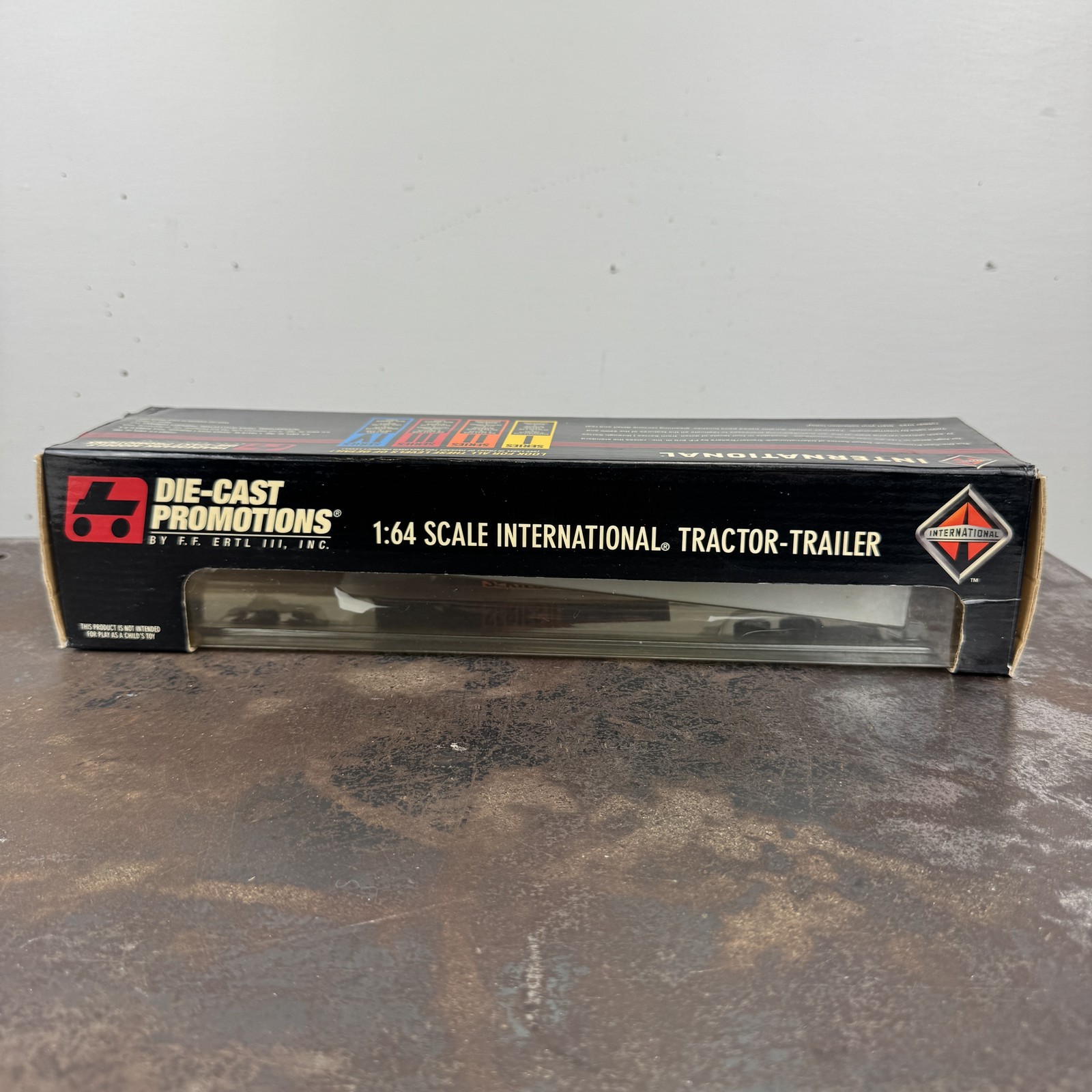 DCP LAKEVILLE MOTOR EXPRESS LME 1:64 International 9200 Truck w/ Trailer #30193