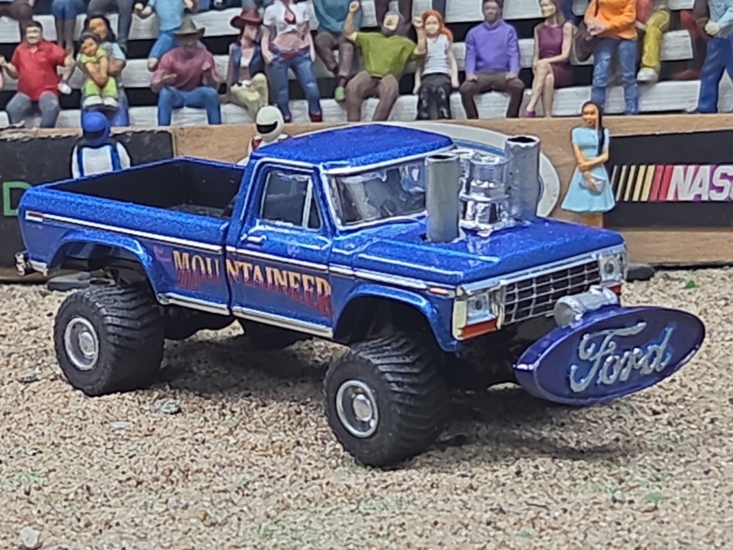 CUSTOM BUILT 1:64 GreenLight 1979 FORD HOT ROD PULLING TRUCK ertl puller dcp 460