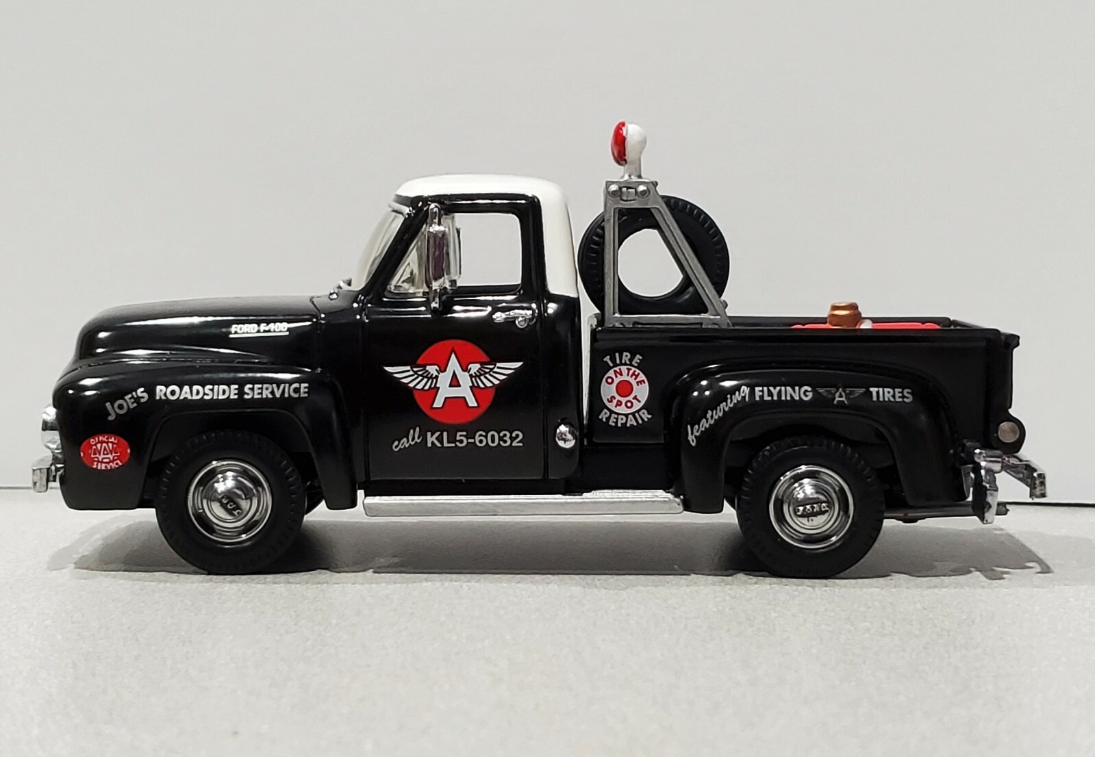 Matchbox 53 1953 Ford F-100 Pickup Truck Flying ‘A’ Tire Service YRS02-M 1:43