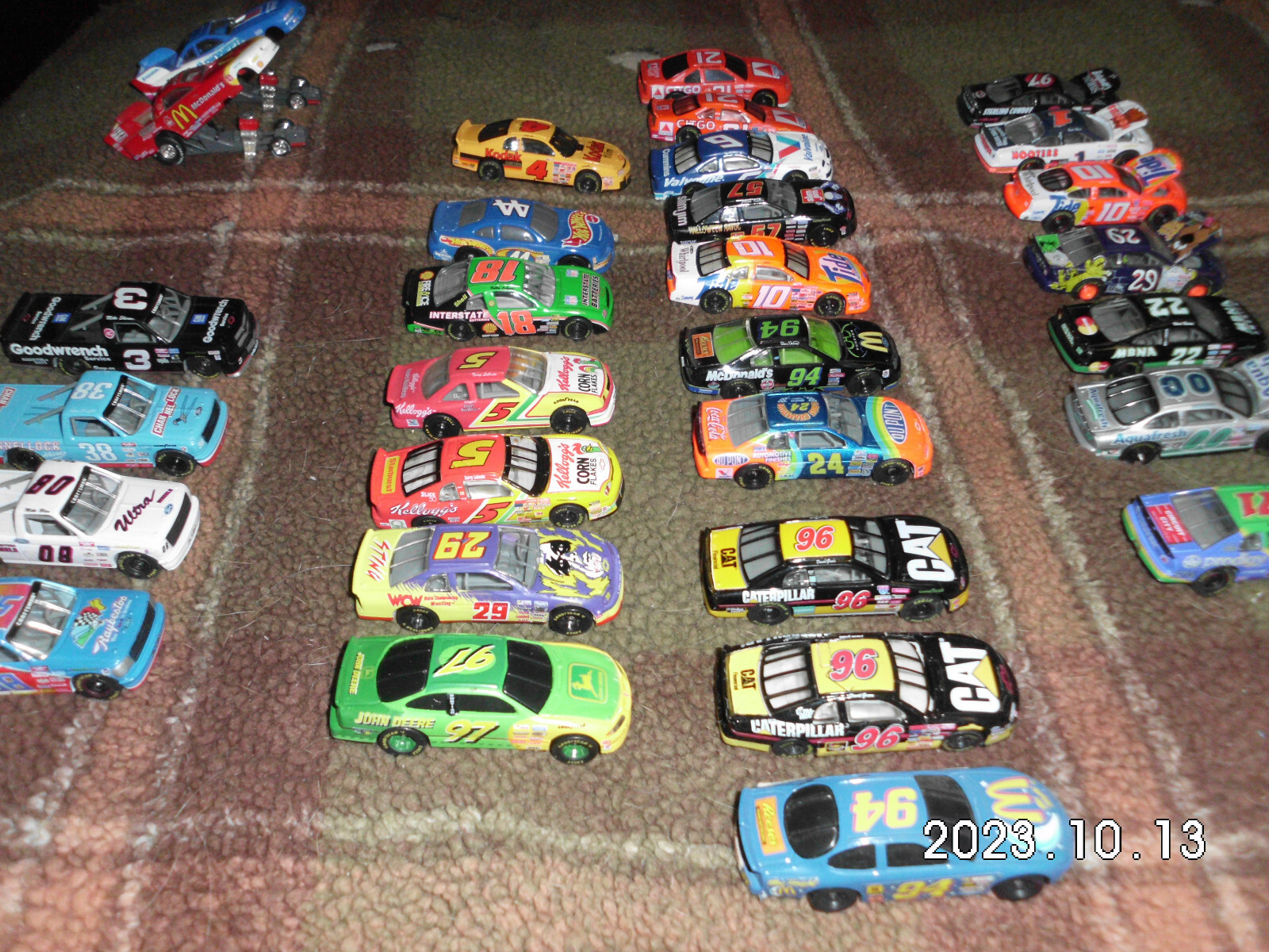 1997 Hot Wheels 100 Car Carry Case 32 Funny Cars / Dragsters / Nascar + Bonus