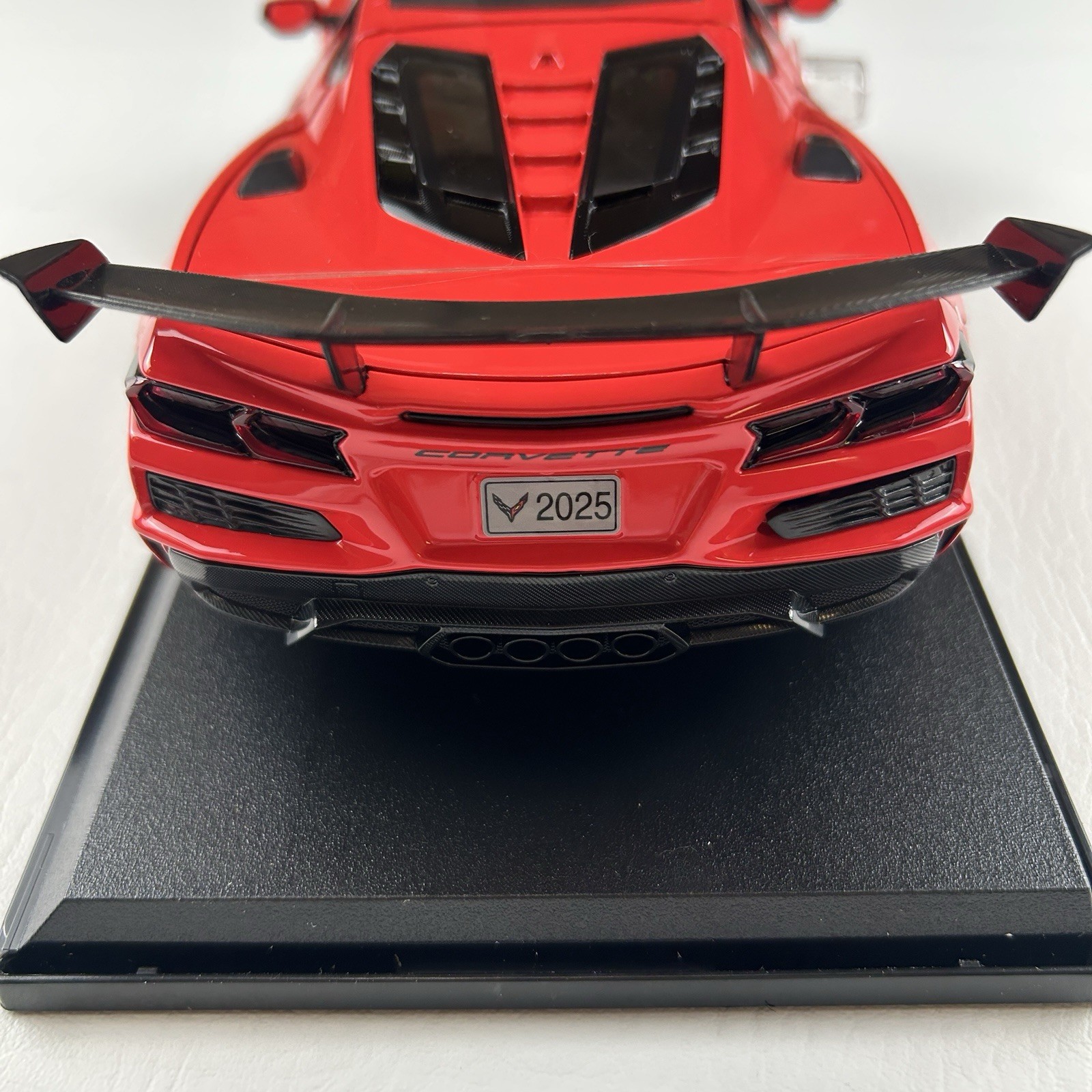 Chevrolet Corvette ZR1 Coupe Maisto 1:18 Special Edition Red Diecast Model Car