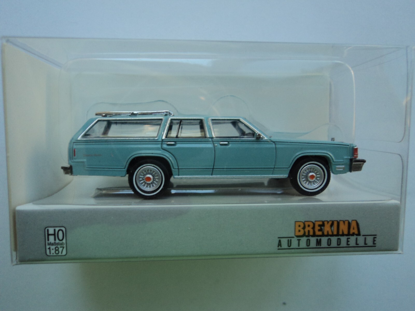 BREKINA 1979 FORD LTD STATION WAGON LIGHT BLUE HO 1/87 PLASTIC