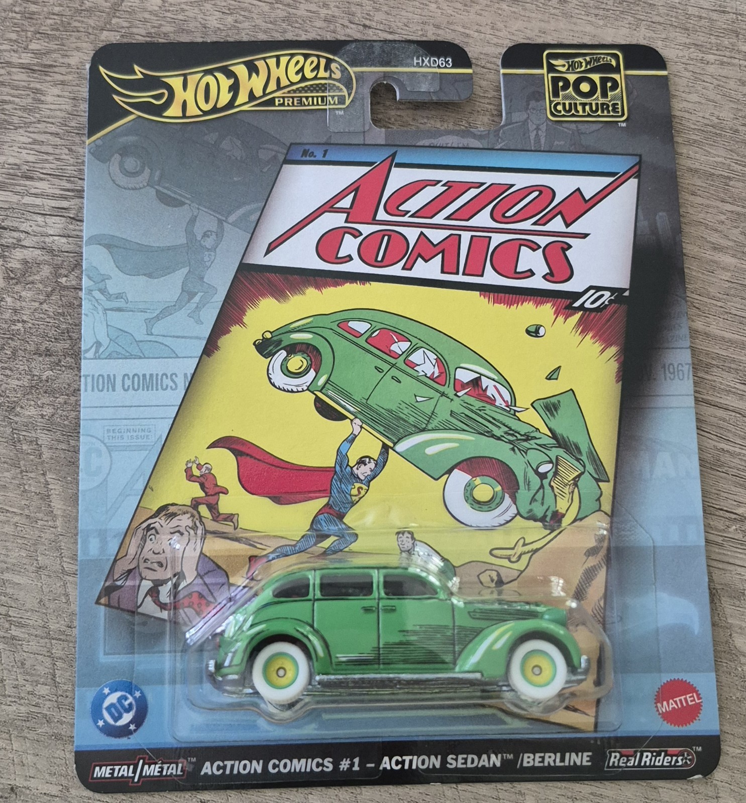 Hot Wheels Action Comics #1 Action Sedan Berline