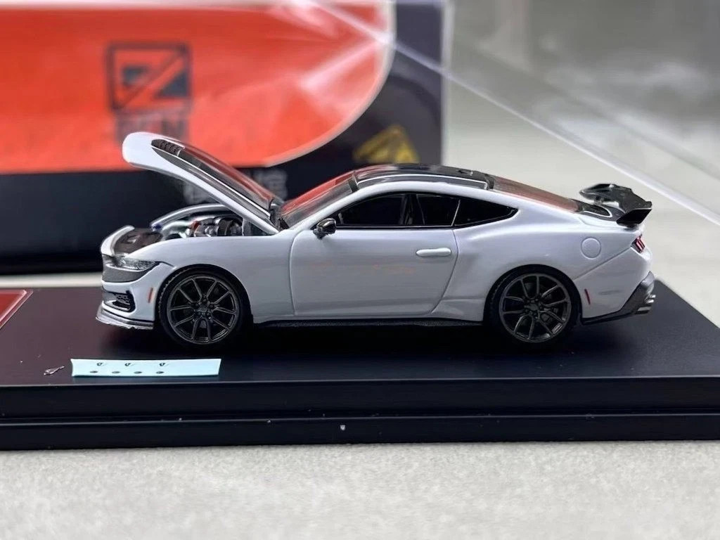 FORD MUSTANG DARK HORSE WHITE BLACK TOP HOOD OPENS 1/64 DIECAST CAR BY DCM