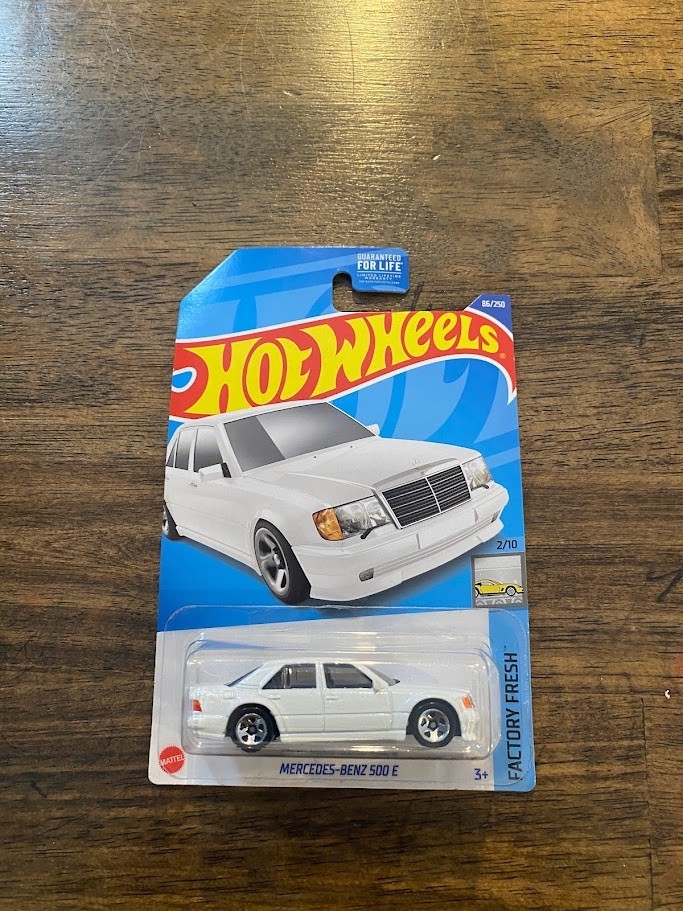 Hot Wheels Factory Fresh Mercedes-Benz 500E 1:64 White Diecast Car