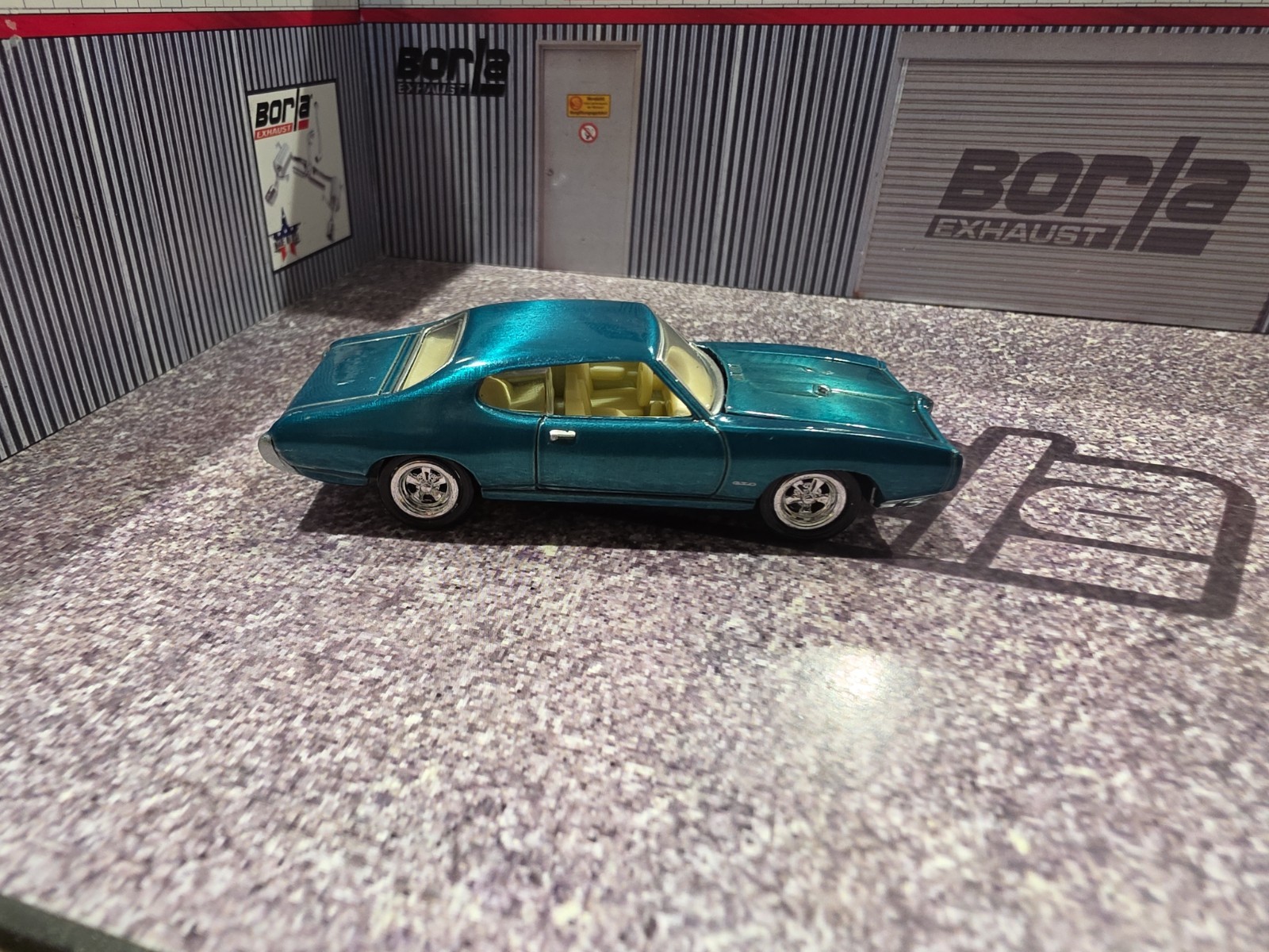 Johnny Lightning 1969 Pontiac GTO Retro Die-Cast Car