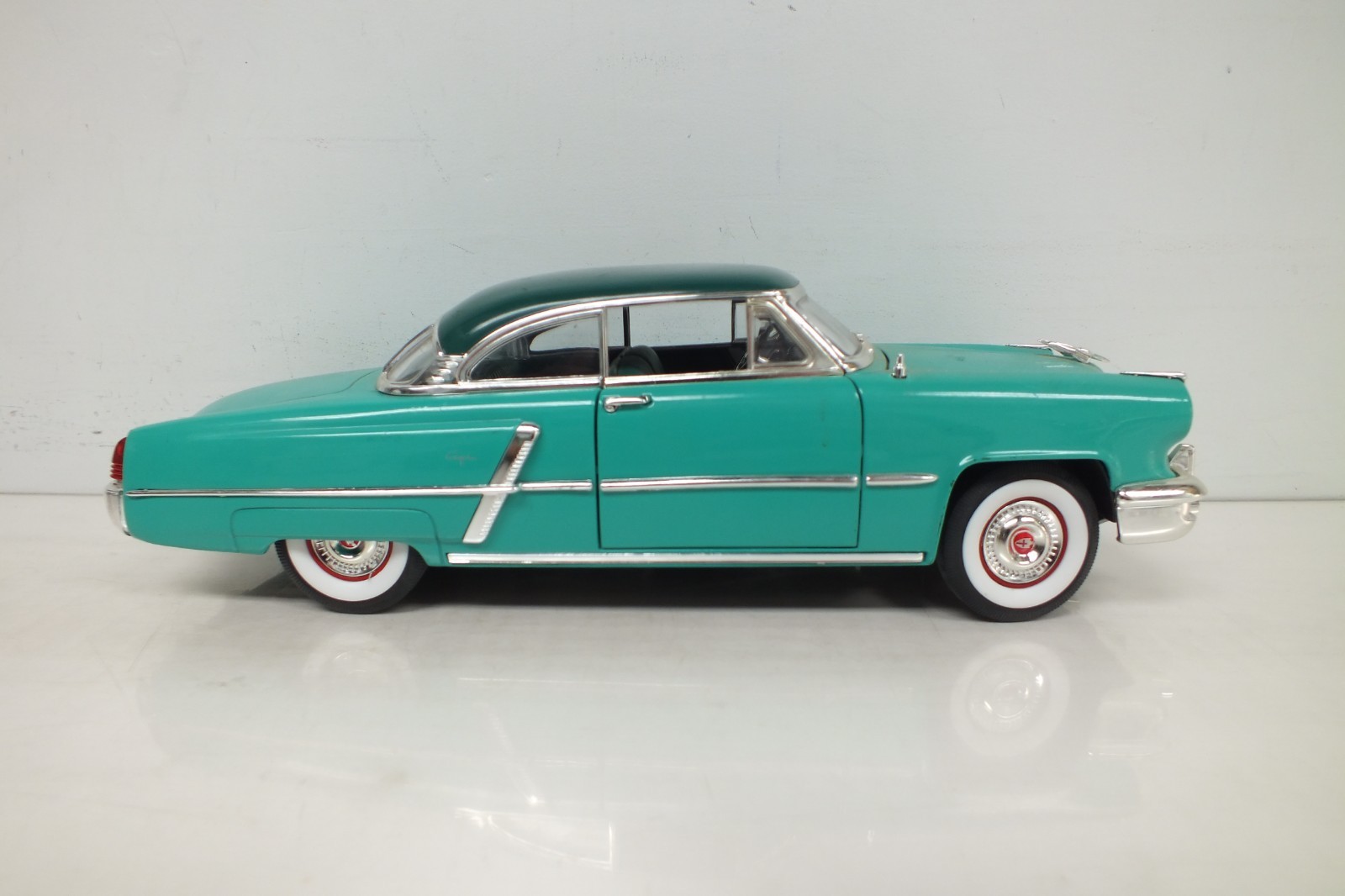 1952 Lincoln Capri Road Signature 1:18 Die Cast
