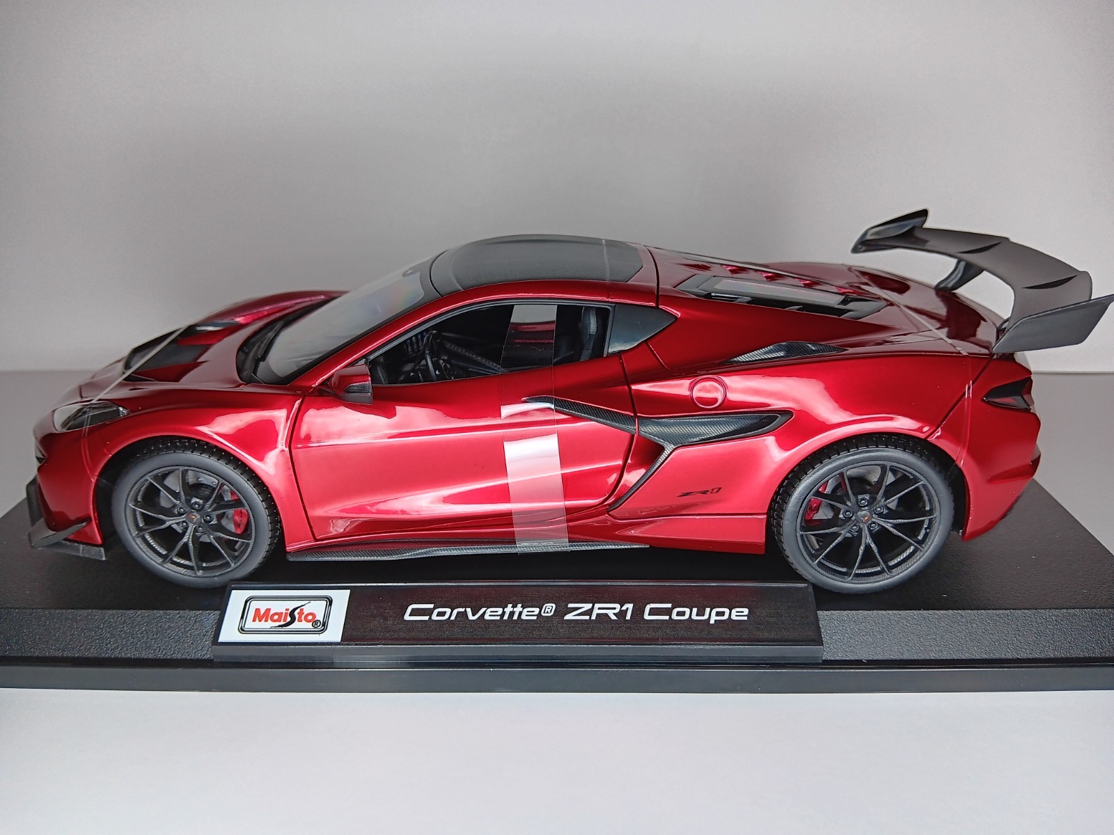Corvette ZR1 Coupe 1:18 Maisto Exclusive Style Special Edition – Red