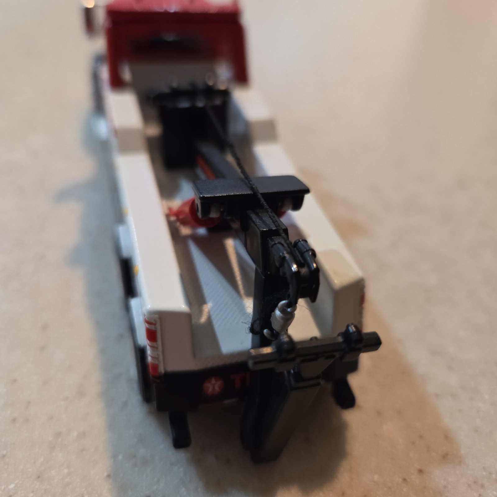 SpecCast 1:64 Scale Texaco Peterbilt 385 Wrecker Tow Truck.