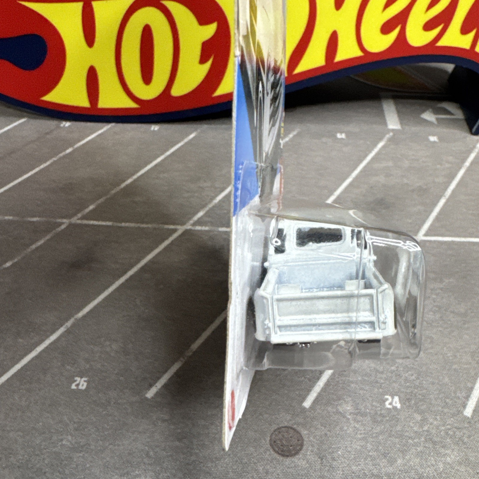 Hot Wheels HW Hot Trucks White 1952 Chevy 5 Window Pickup 8/10