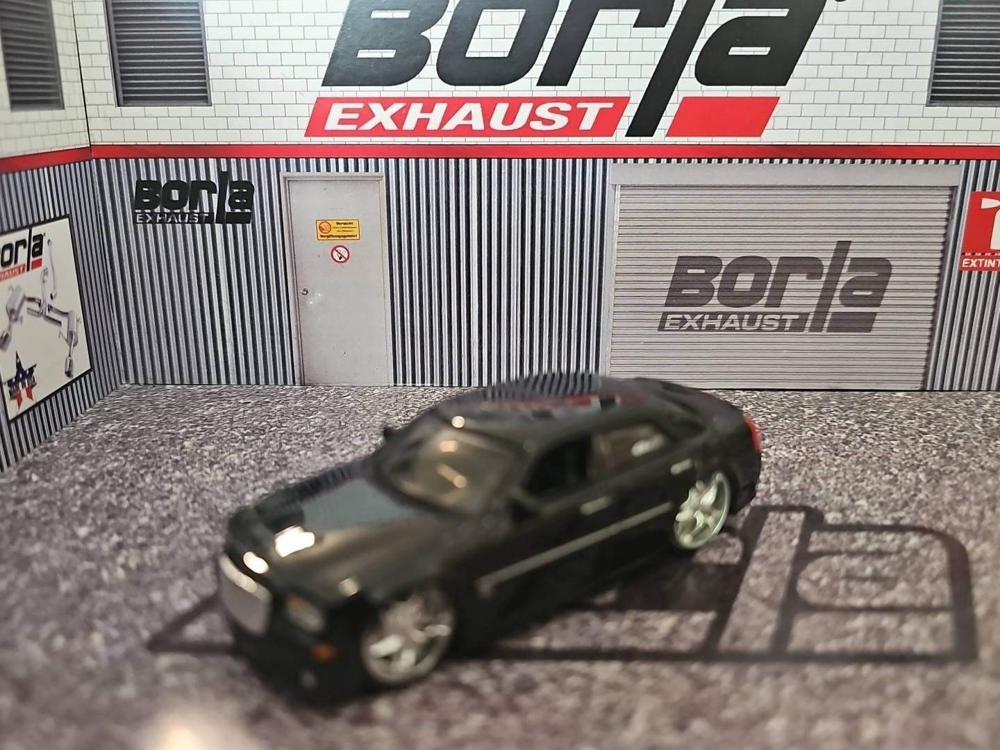 Maisto Playerz 1/64 2005 Chrysler 300C Hemi