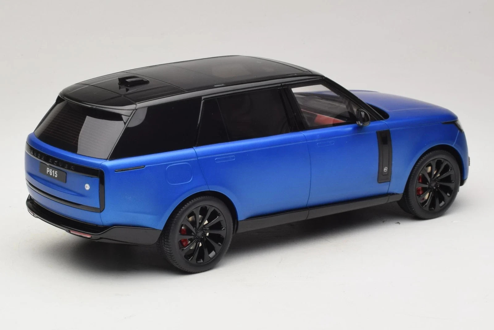 GT Spirit Resin 1/18 2024 Range Rover P615 SV Blue GT540