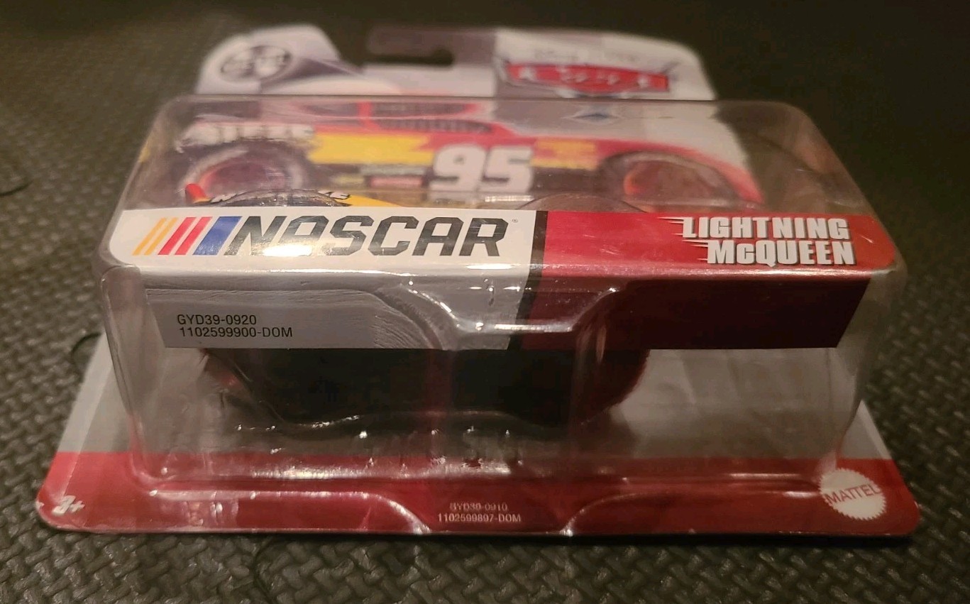 Disney Pixar Cars NASCAR Series Lightning McQueen Metal 95 Rusteze