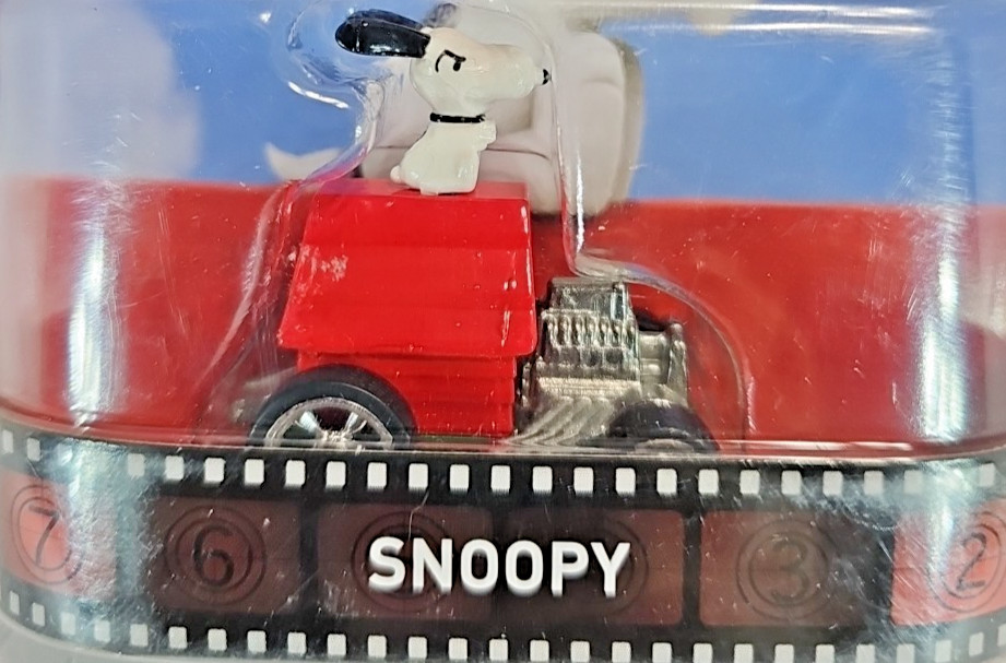 Hot Wheels PEANUTS Snoopy Retro Entertainment