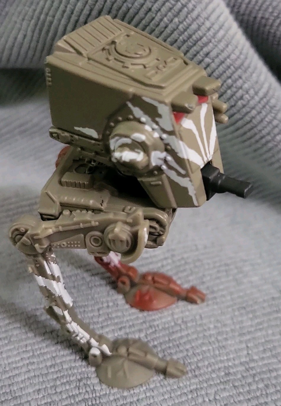 Hot Wheels Star Wars Starships AT-ST Raider The Mandalorian Diecast Figure Toy