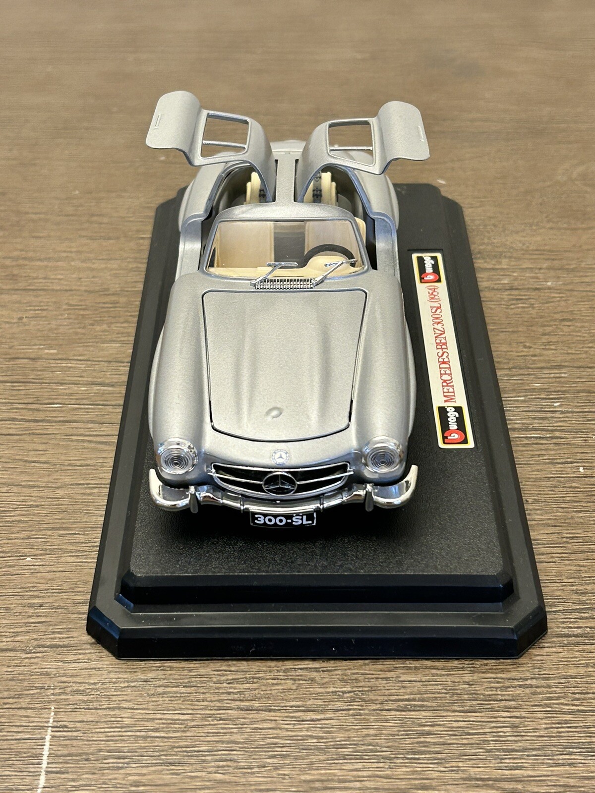 Burago Mercedes Benz 300SL 1954 1/24 Scale Gull Wing Diecast With Stand