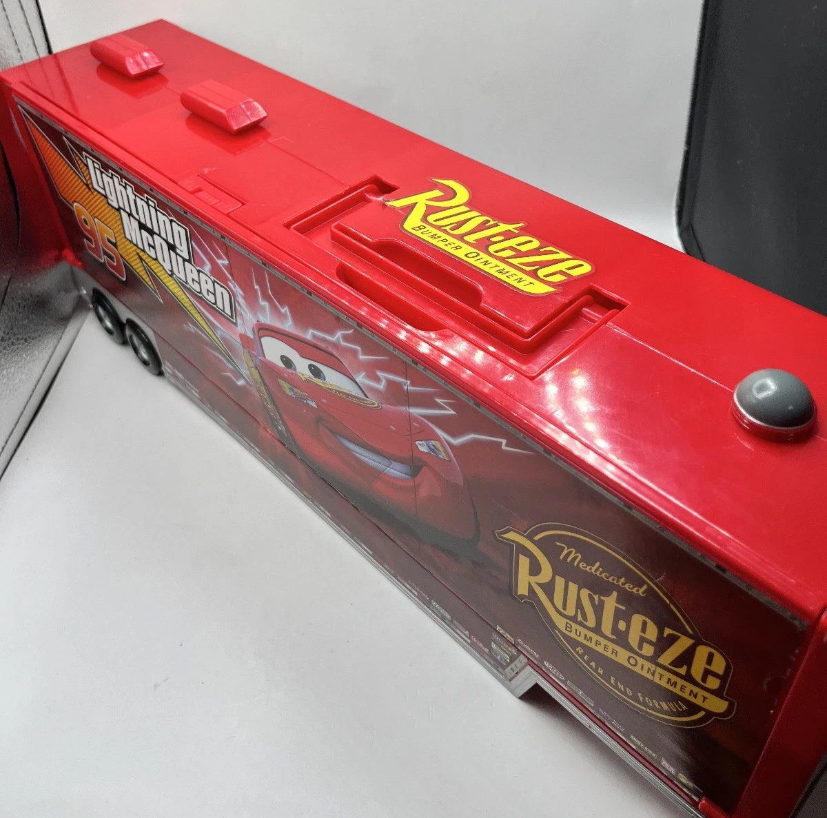 Disney CARS Lightning McQueen Car Carrier Semi Mack Truck Car Hauler 24″ Toy