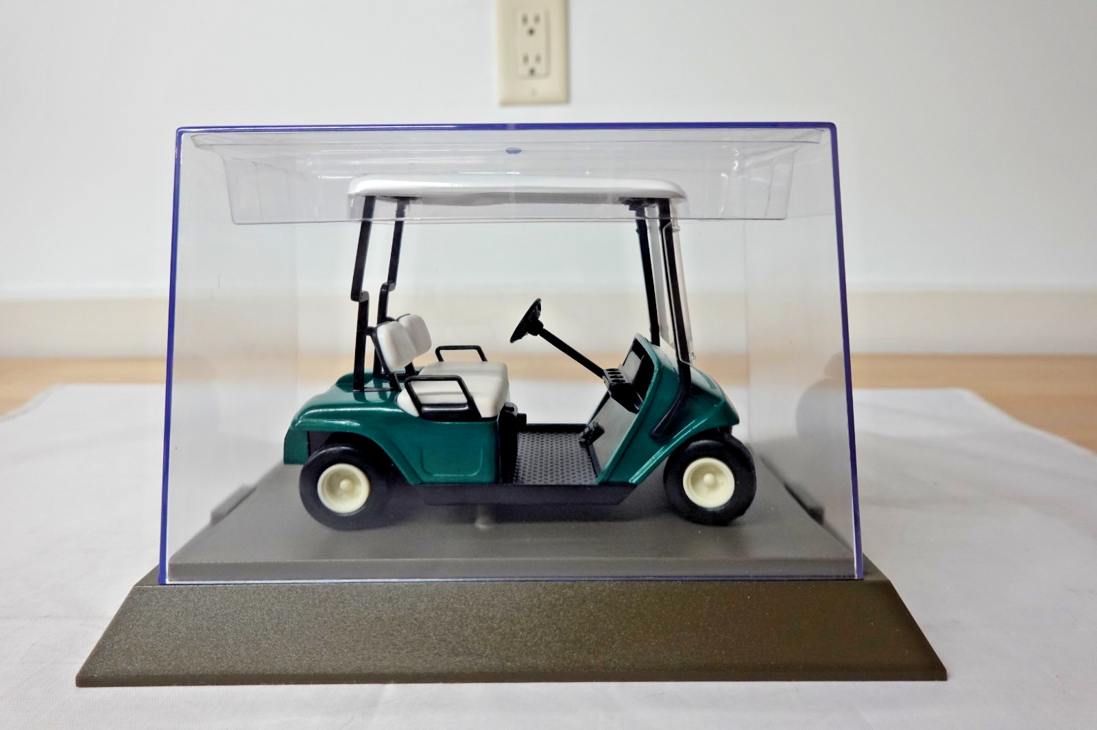 GMP 6101 Golf Cart Bank 1:16 Scale