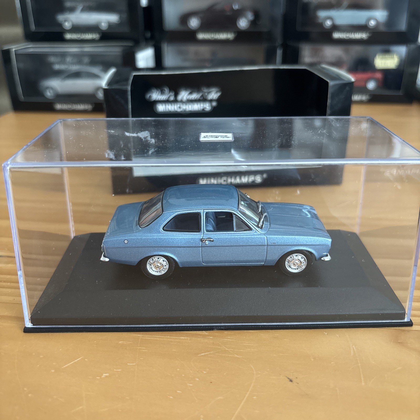 1:43 Minichamps Ford Escort 1300 L 1971 Hellblau Light Blue Metallic 081001
