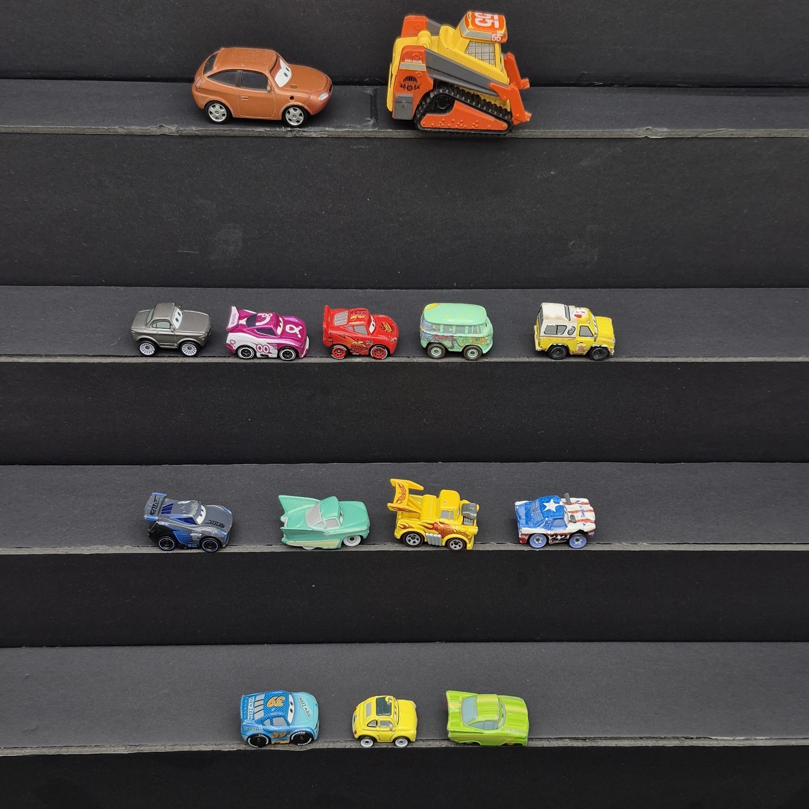 Disney Pixar Cars Mini Racers Mixed Lot of 16 Die-Cast Vehicles/Lightning McQue
